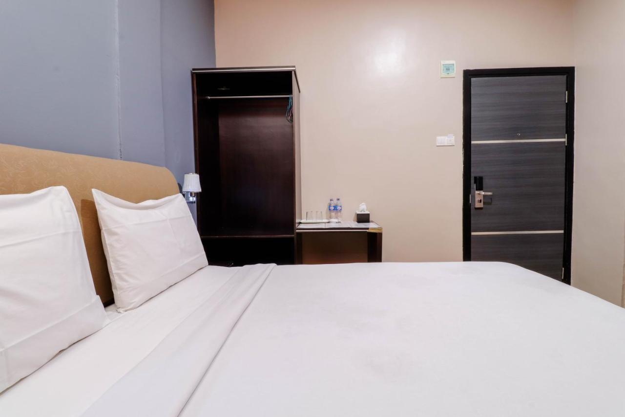 Blitz Hotel Batam Ngoại thất bức ảnh