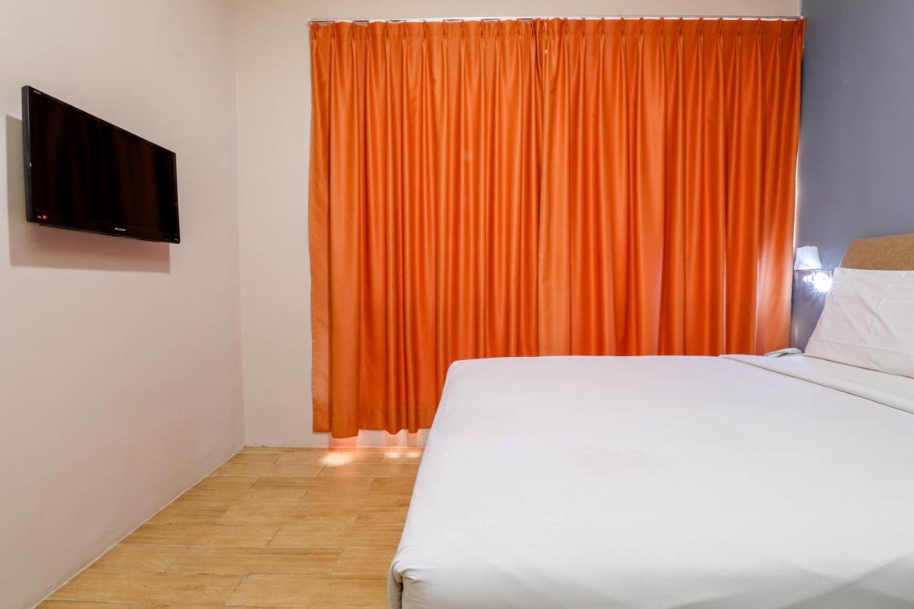 Blitz Hotel Batam Ngoại thất bức ảnh