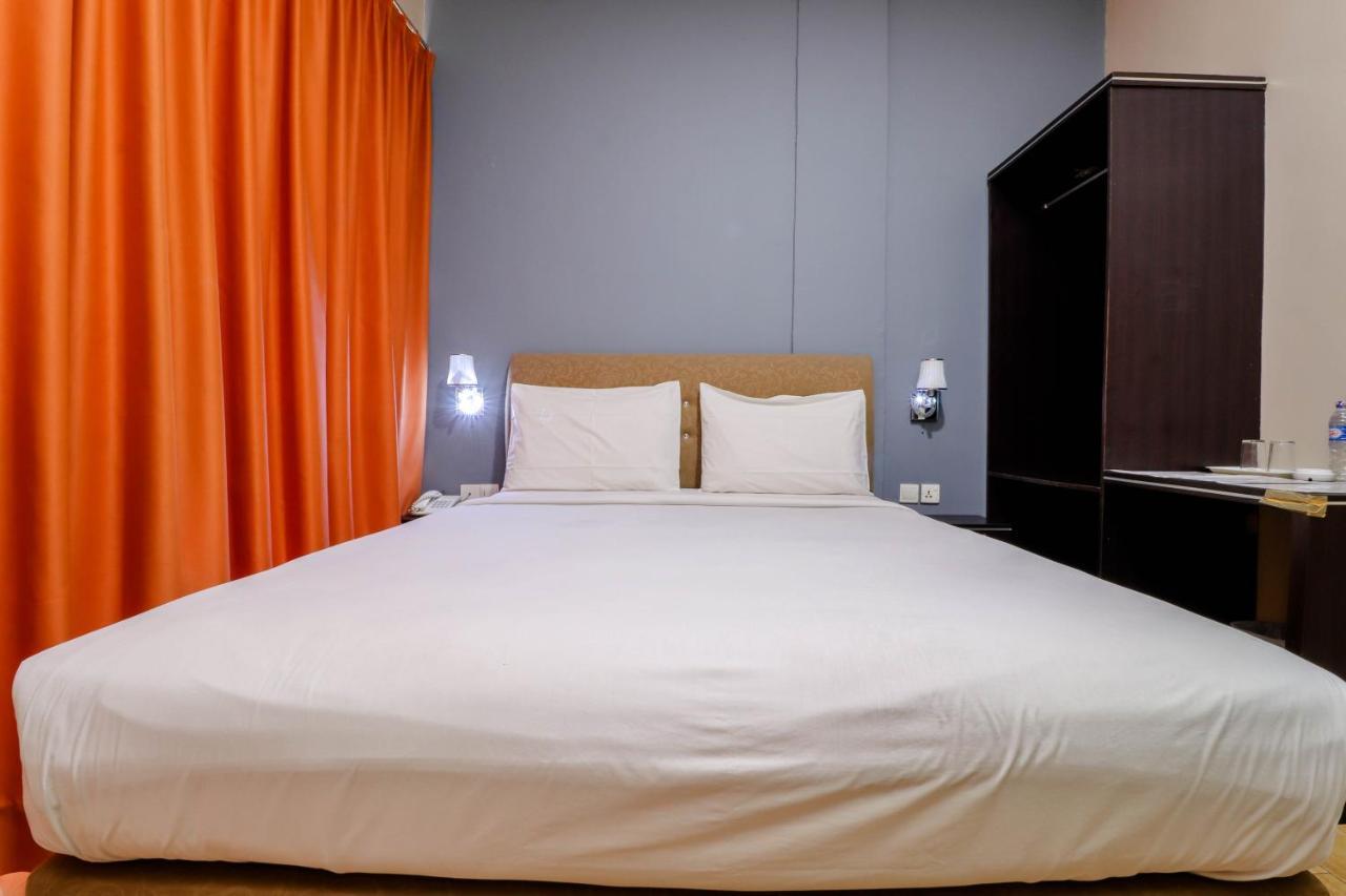 Blitz Hotel Batam Ngoại thất bức ảnh