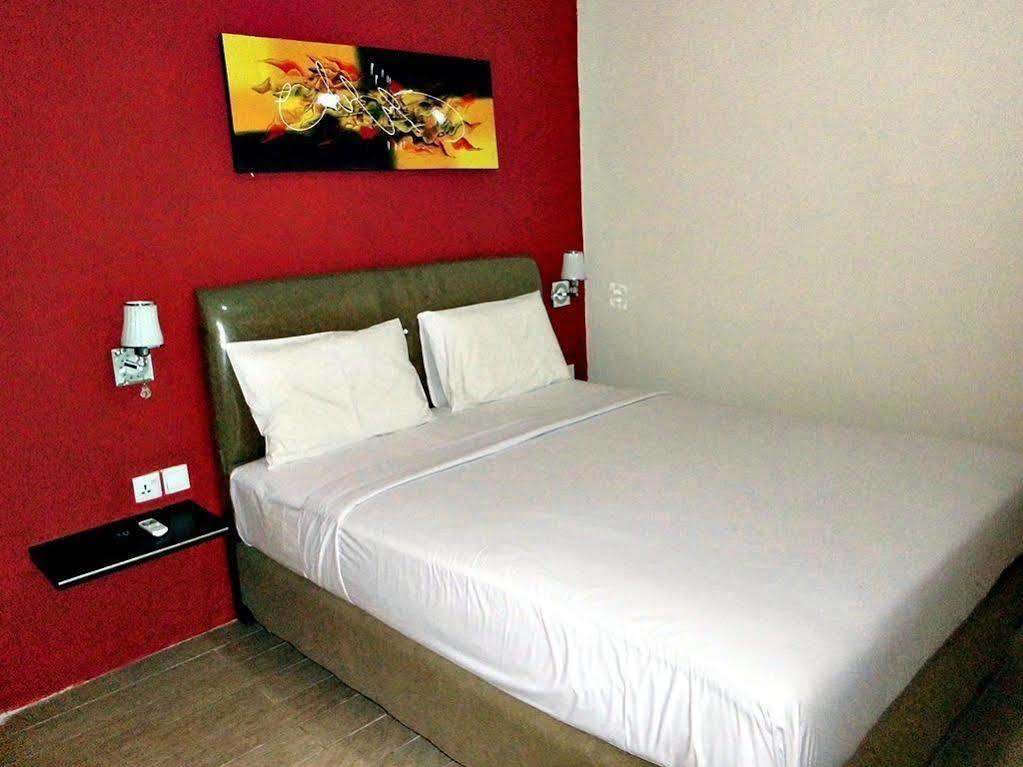 Blitz Hotel Batam Ngoại thất bức ảnh