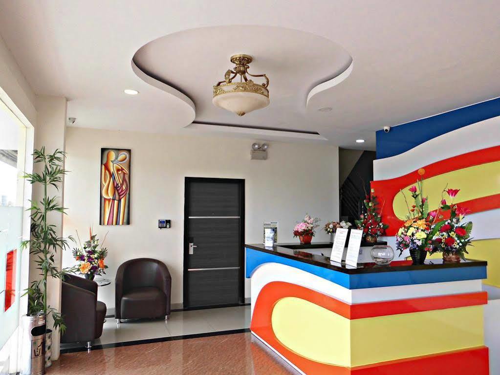 Blitz Hotel Batam Ngoại thất bức ảnh